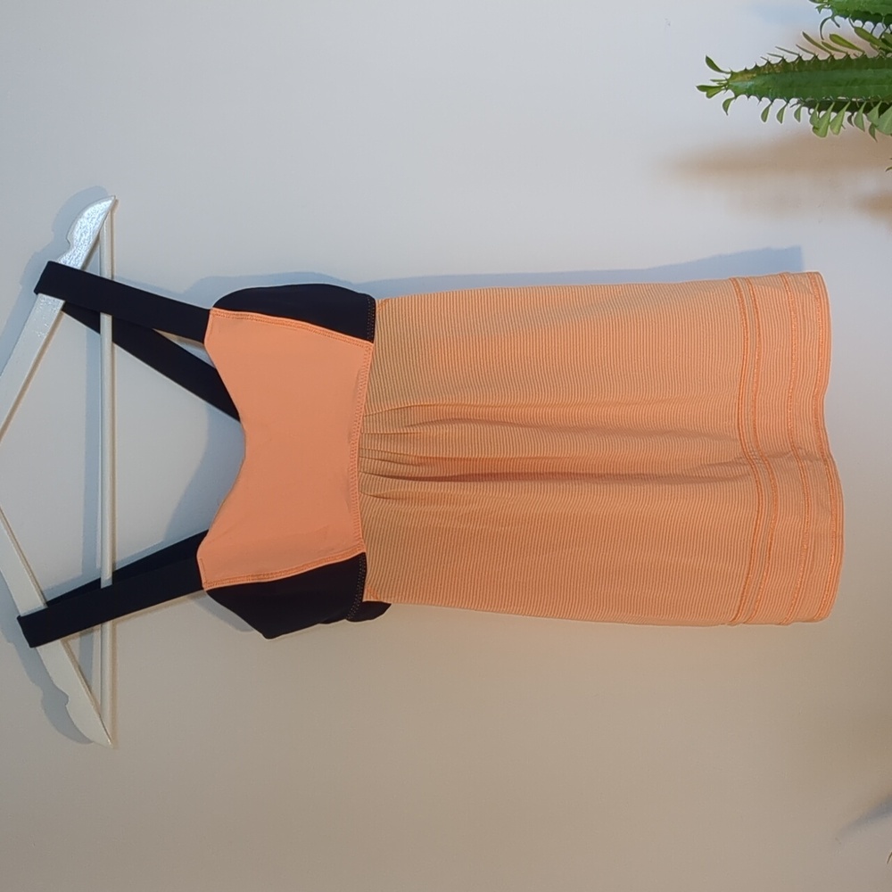Lululemon athletic tank with shelf bra